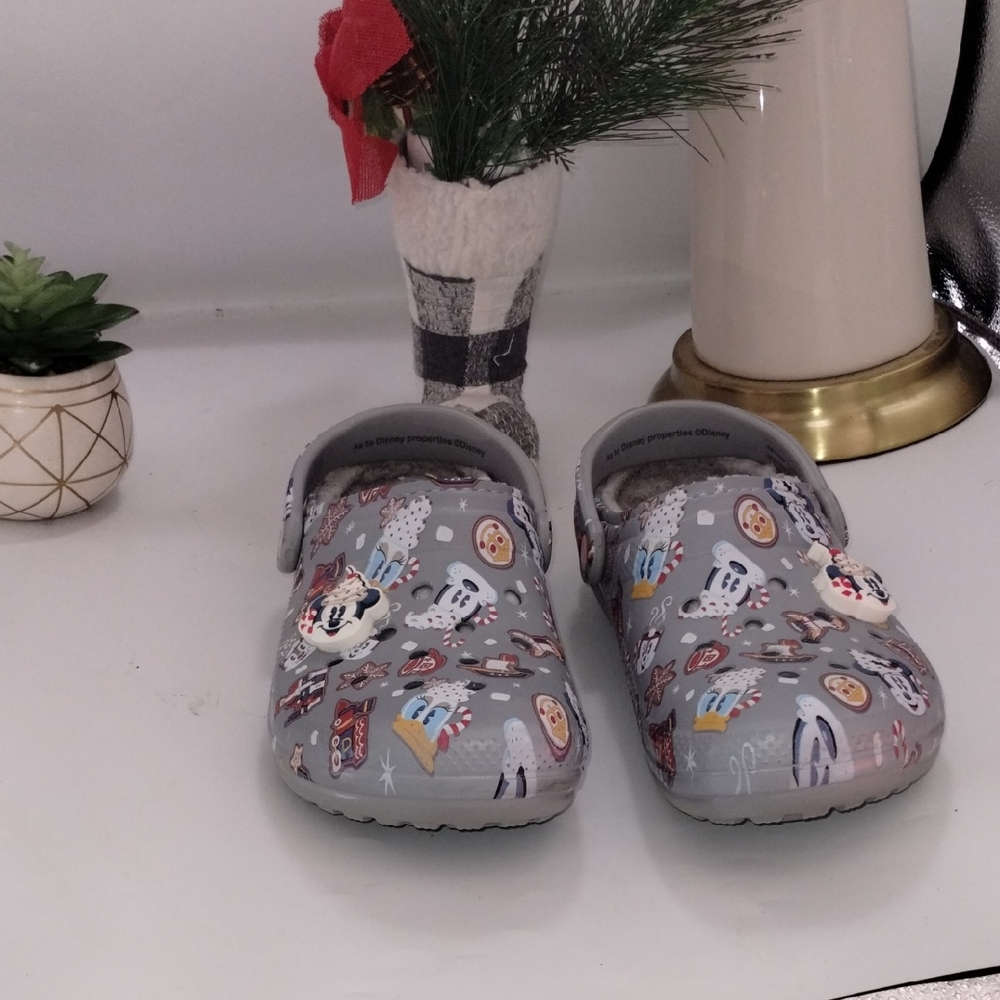 CROCS Gray Patterned Flats
